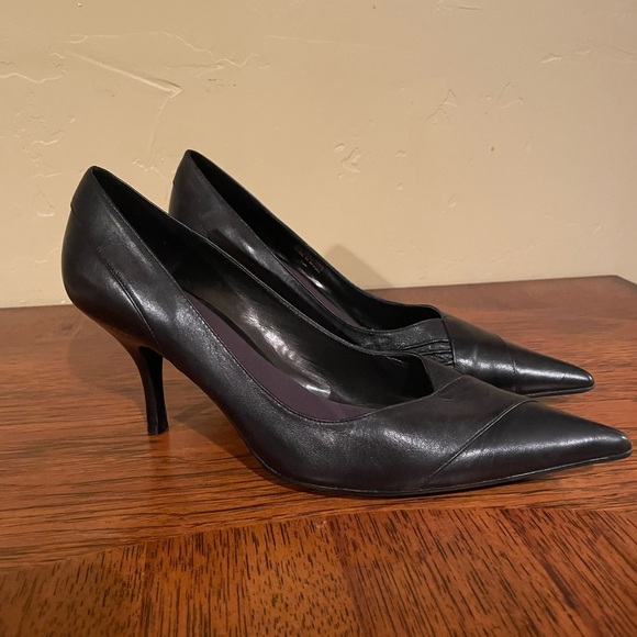 Aldo Classic Black Pointed Heels - Picture 2 of 5